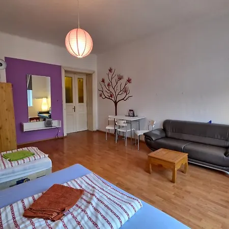 Palmovka Apartment *